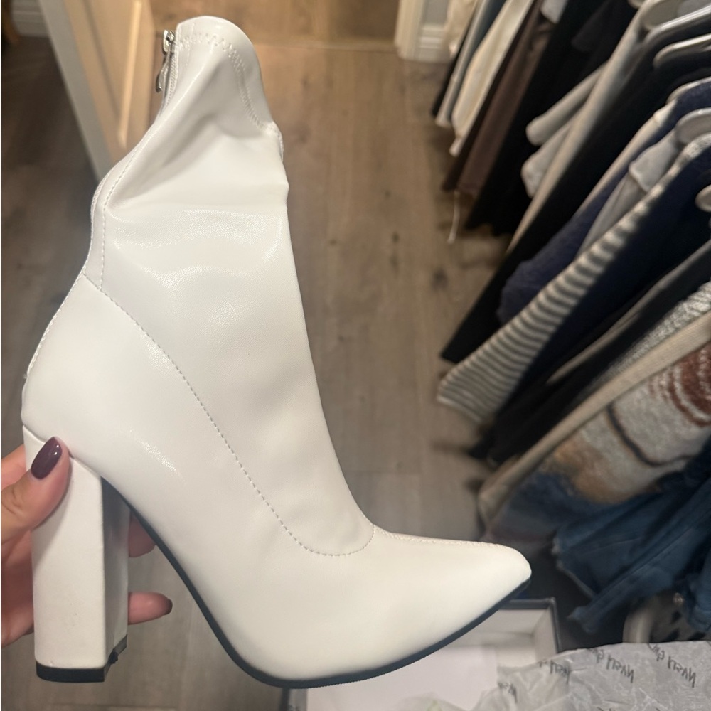 Nasty Gal Put a Sock in it White Ankle Boots - Picture 3 of 3
